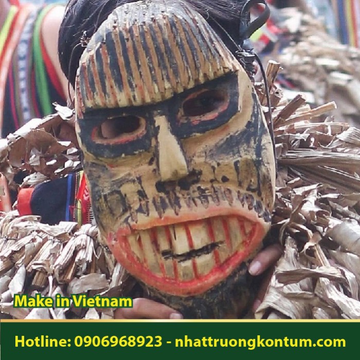 Mặt Nạ Gỗ Tây Nguyên - Traditional Central Highlands Wooden Mask - Túi 1kg